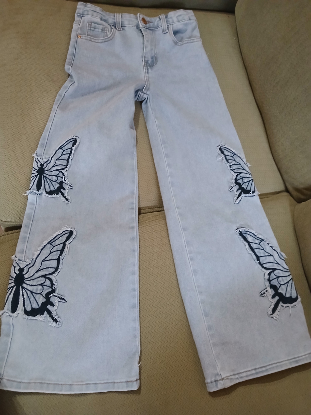 Girls Youth Size 10 Light Wash Denim Diva Jeans with Butterfly Patches